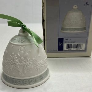 Lladro bell. 1992. Box included. 
3” X 3”
Collectible. Vintage. 
No flaws.